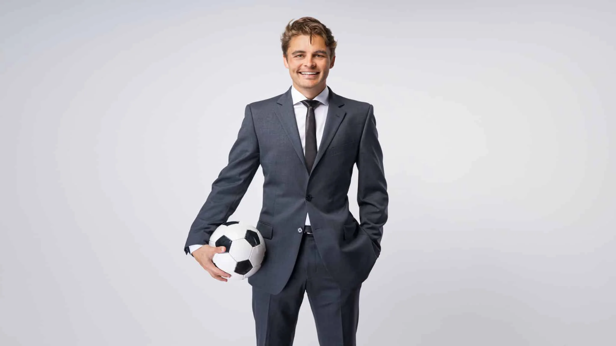 Försäljningschef med en fotboll